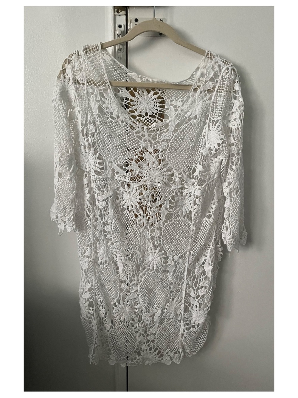 White crochet tunic with floral, beach coverup, no size but like a size medium